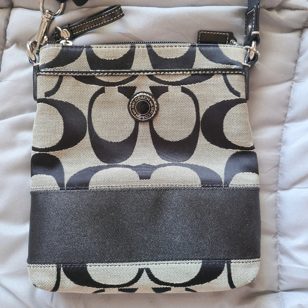 Coach Monogram Purse - Picture 3 of 5